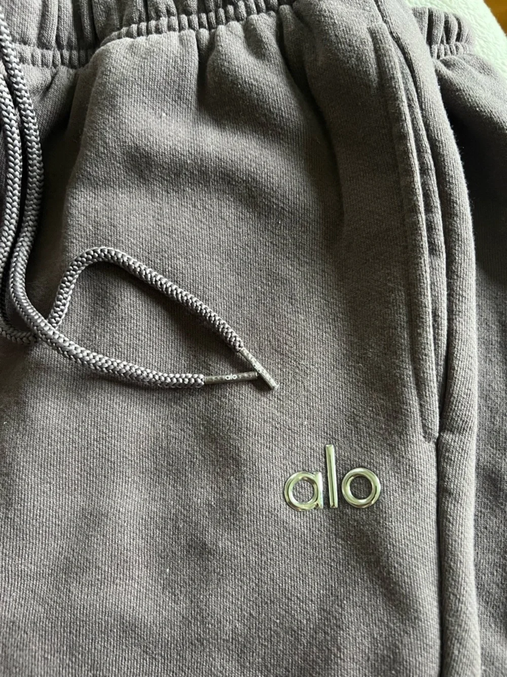 Alo Yoga Women’s Accolade Sweatpants Smokey Quartz Purple Medium